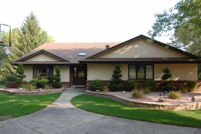 10010 W Edgerton Ave, Hales Corners, WI 53130