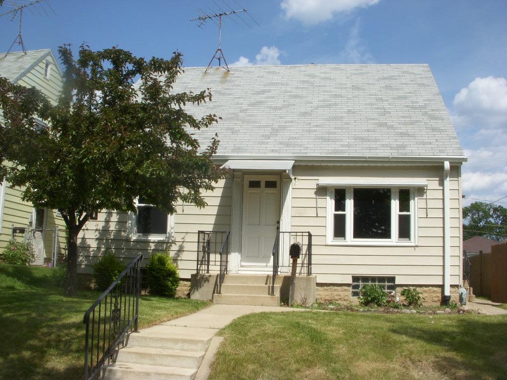 3754 S 14th St, Milwaukee, WI 53221
