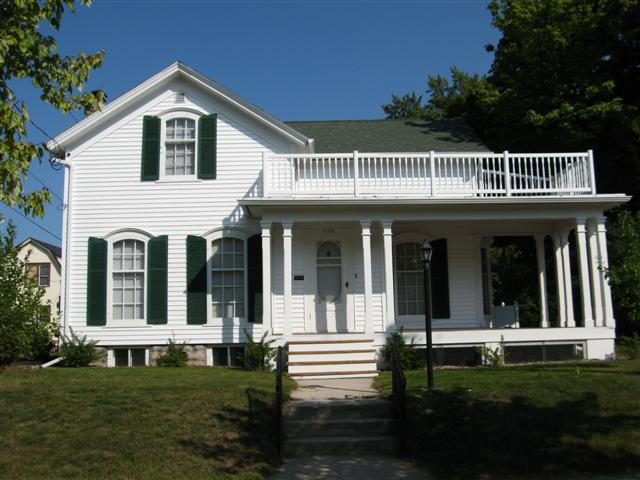 825 N 6th St., Manitowoc, WI 54220