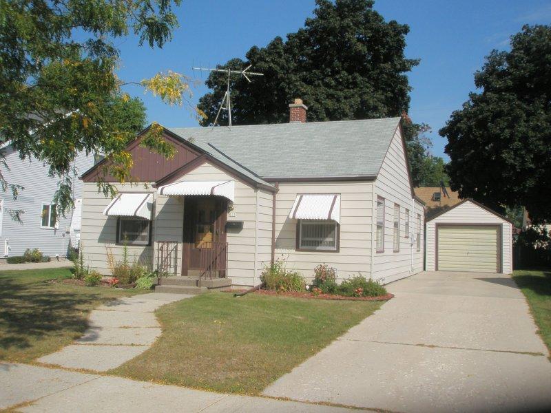 633 Midland Ave., West Bend, WI 53090
