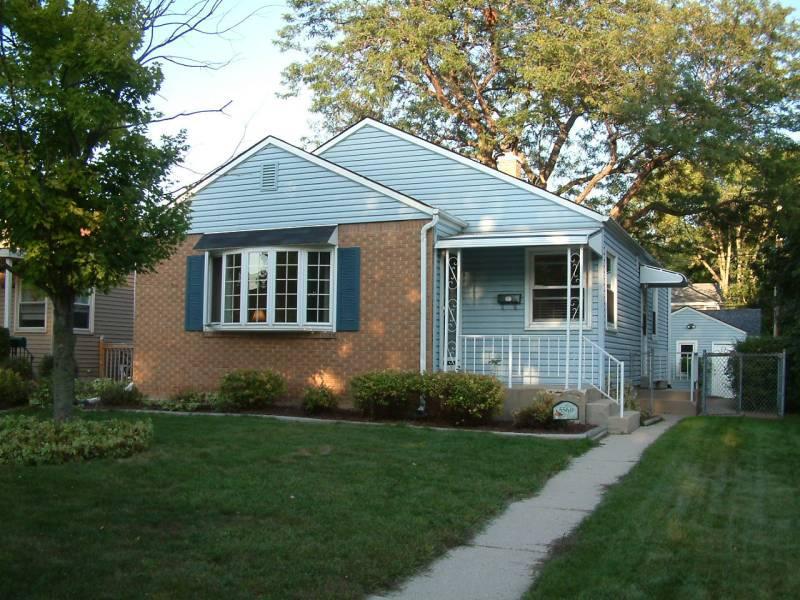 5560 N Mohawk Ave., Glendale, WI 53217