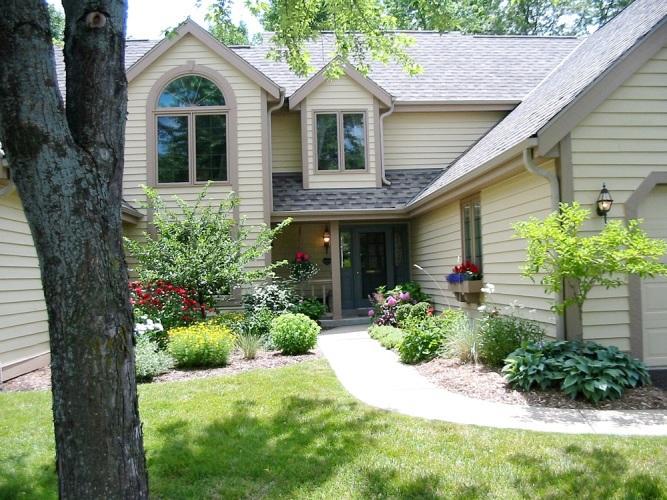 18675 W St Andrew Ln #B, Brookfield, WI 53045