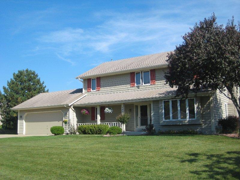4058 S 96th St., Greenfield, WI 53228