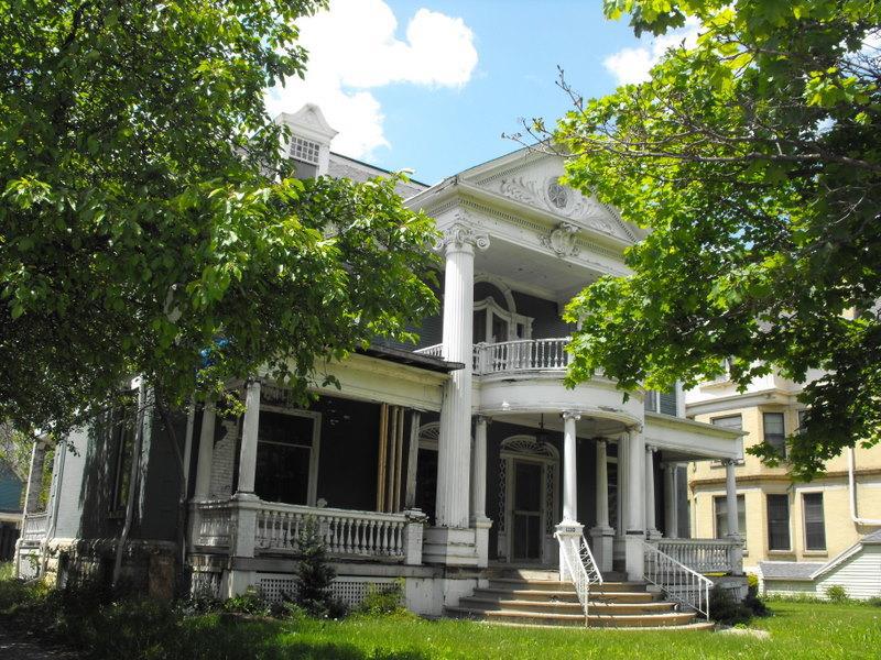1110 Main St, Racine, WI 53403