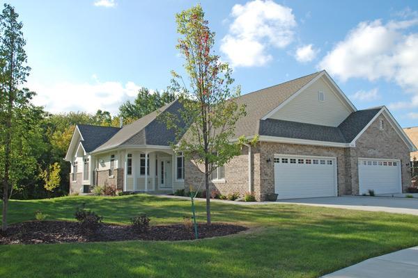 6799 S Prairiewood Ln., Franklin, WI 53132