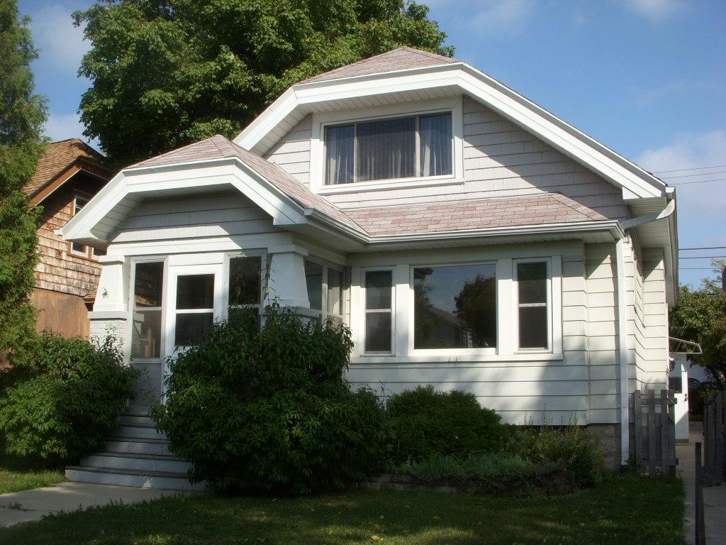 4450 N Bartlett Ave, Shorewood, WI 53211