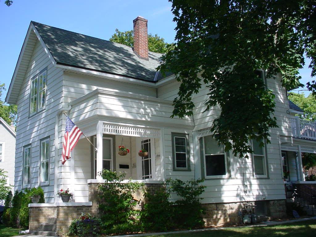 W65N704 St John Ave #704A, Cedarburg, WI 53012