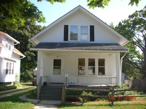 127 W Newhall Ave., Waukesha, WI 53186
