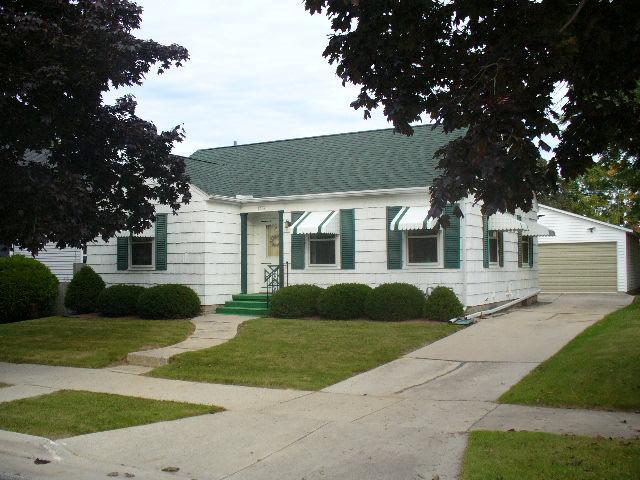 1013 N 13th St, Manitowoc, WI 54220