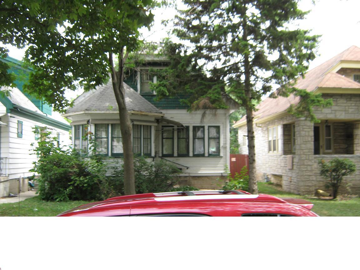 5526 N 35th St., Milwaukee, WI 53209