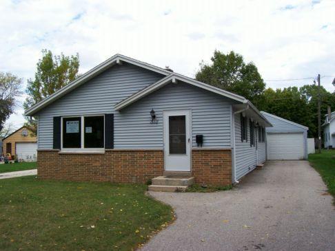 332 Coolidge Ave, Waukesha, WI 53186
