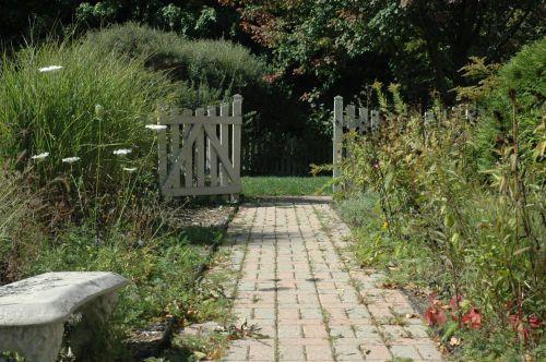 4323 S 118th St., Greenfield, WI 53228