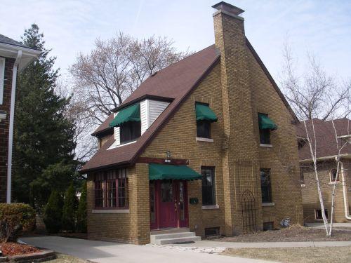 1853 N 83rd St, Wauwatosa, WI 53213