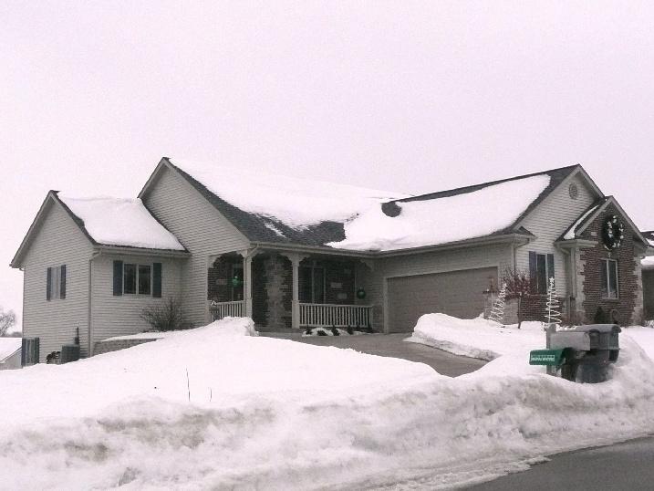 1048 Fieldstone Dr., Hartford, WI 53027