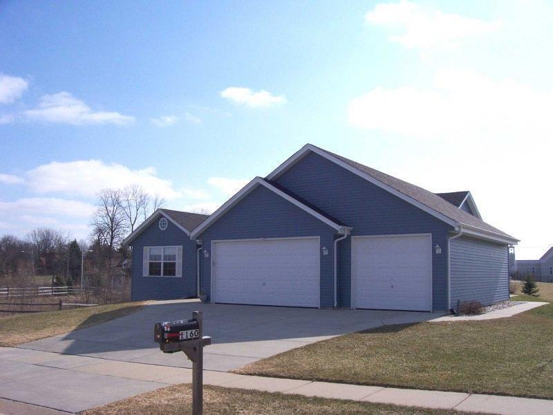 1160 Orchard Cir., Oconomowoc, WI 53066