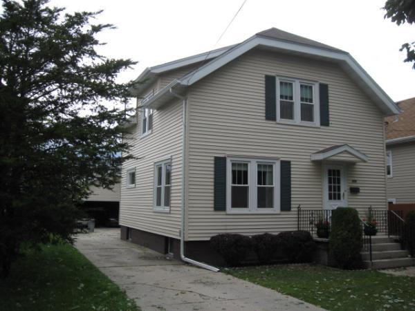 406 St Clair St., Manitowoc, WI 54220