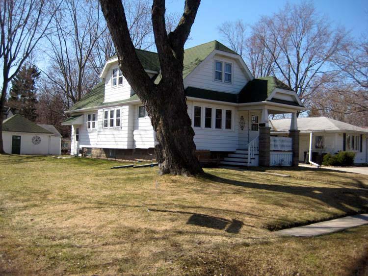 11001 W Copeland Ave, Hales Corners, WI 53130