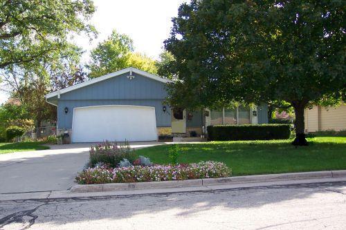 4924 S 65th St., Greenfield, WI 53220