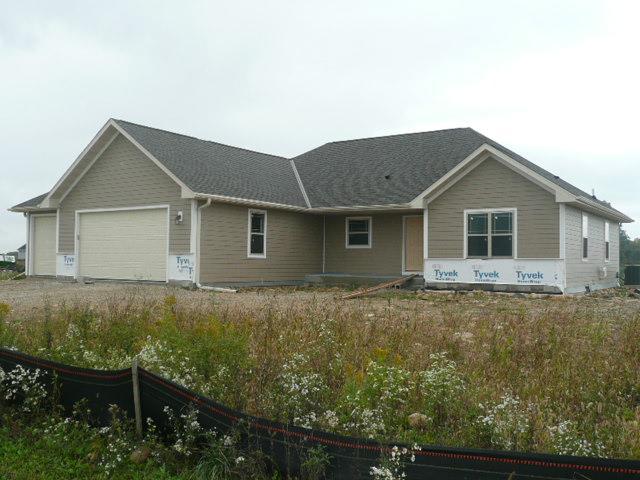 1975 Highland Ct., Slinger, WI 53086