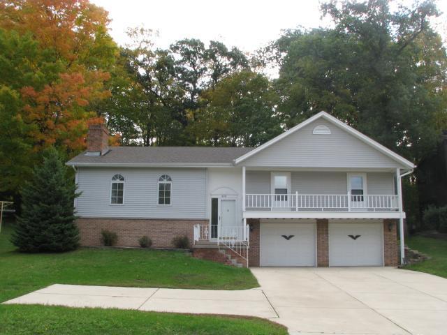 620 S Kettle Moraine Dr, Slinger, WI 53086