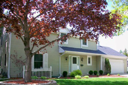 1132 Wedgewood Dr., Waukesha, WI 53186