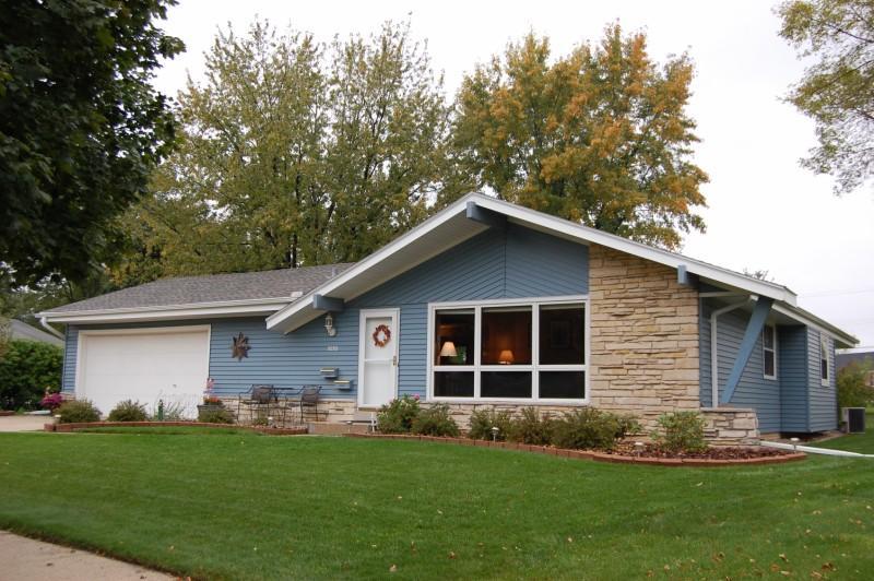 5050 Steeple Dr., Greendale, WI 53129