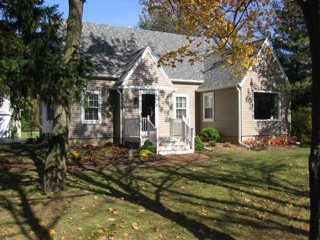 1534 W County Line Rd., Mequon, WI 53092