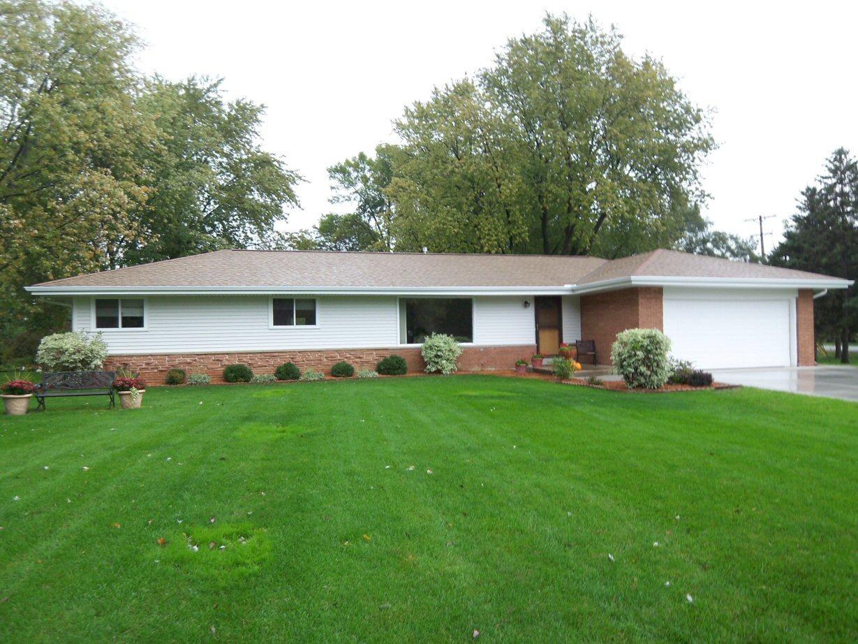 5456 S Andrae Dr., New Berlin, WI 53151