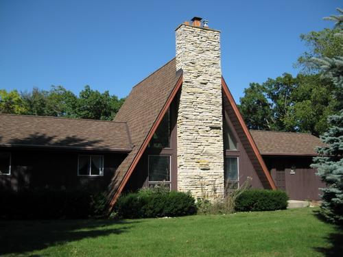 N12W27360 Springhill Dr, Pewaukee, WI 53072