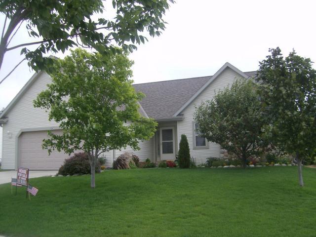 1247 Firethorn, West Bend, WI 53090