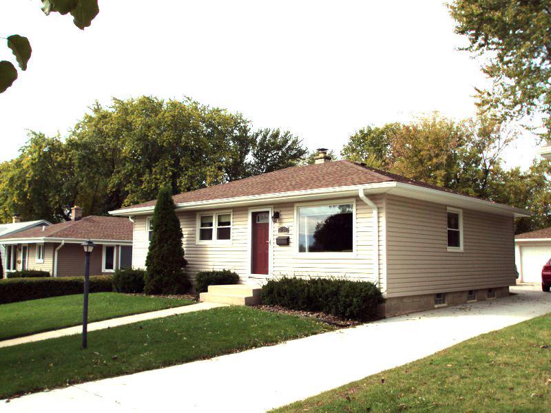 3134 Windsor Dr, Racine, WI 53404