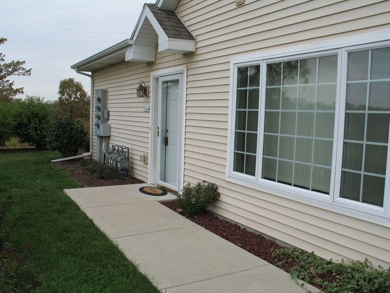 1166 Quinlan Dr #A, Pewaukee, WI 53072