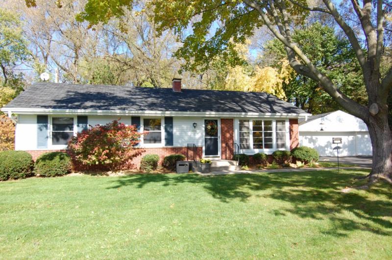 6046 N Ironwood Ln., Glendale, WI 53217