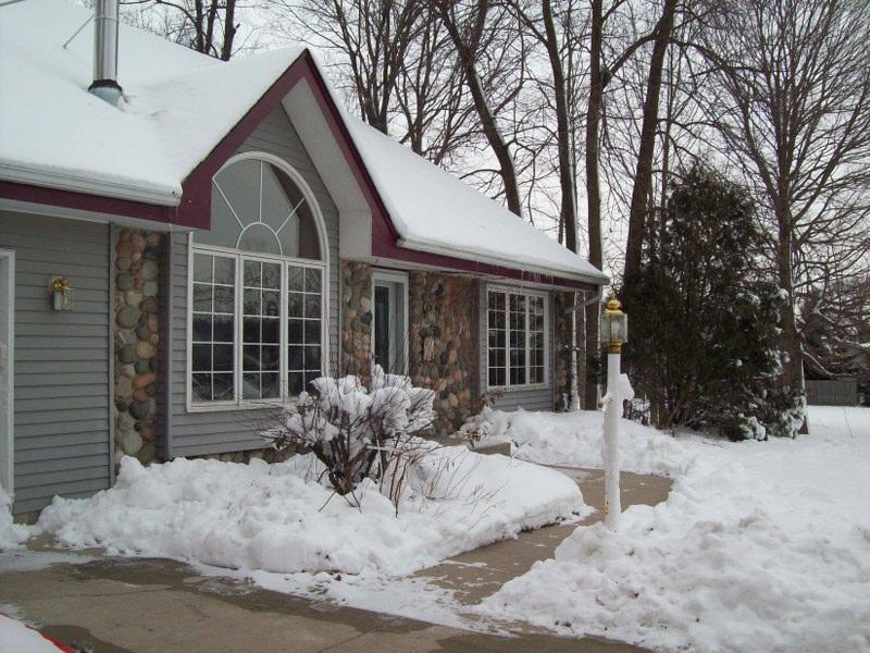 445 Ritger Cir, Addison, WI 53002