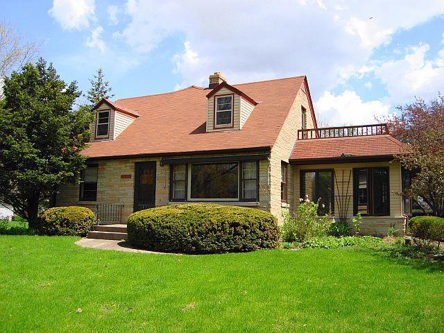 2710 Brookside Ln., Brookfield, WI 53005