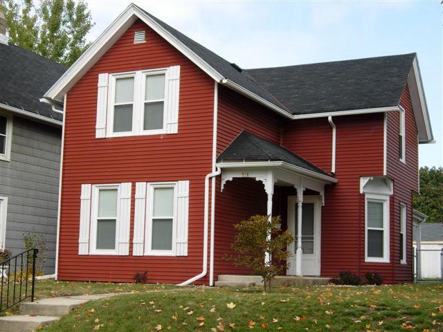 918 Cedar St, West Bend, WI 53095