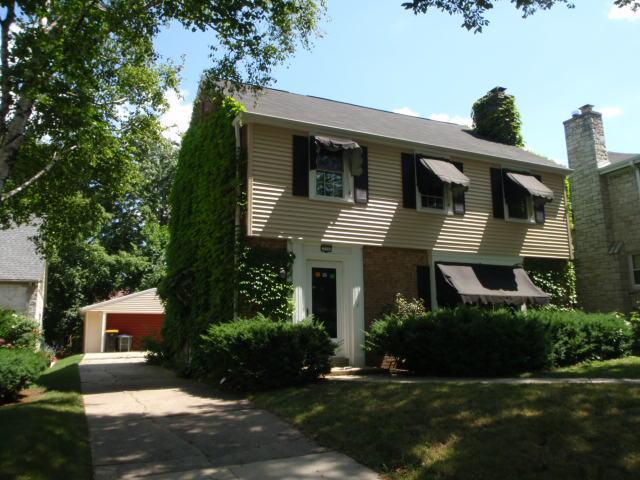 216 N 86th St, Wauwatosa, WI 53226