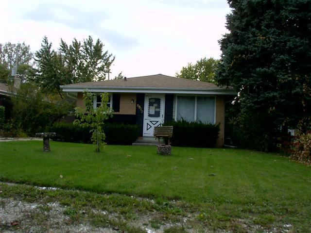 5529 S 42nd St., Greenfield, WI 53221