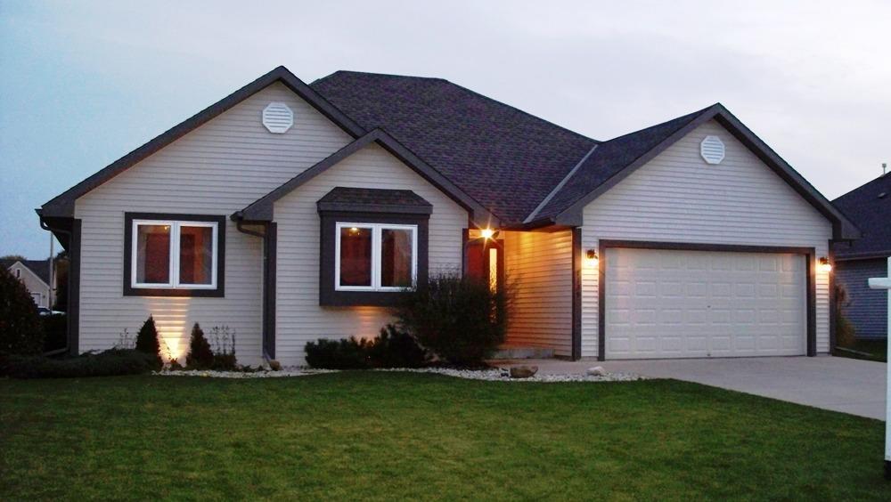 1139 Sundance Ln., Caledonia, WI 53402
