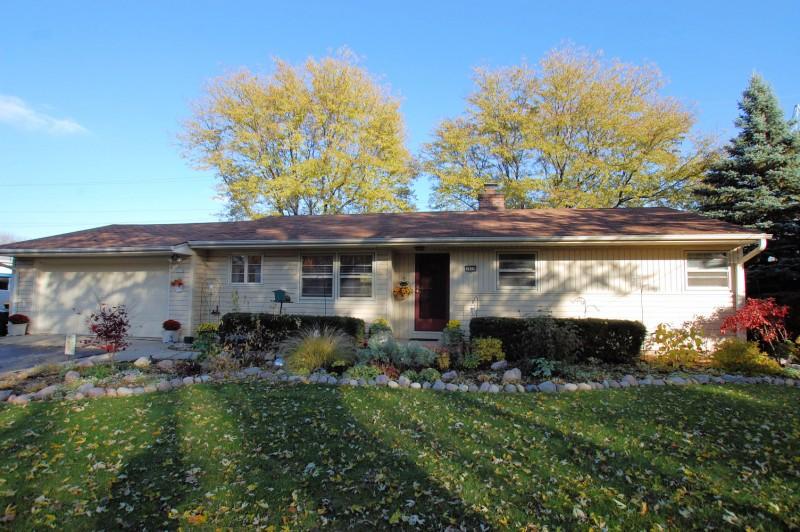 1918 N 121st St, Wauwatosa, WI 53226