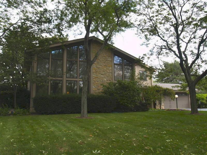 8570 W Hawthorne  Ln., Franklin, WI 53132