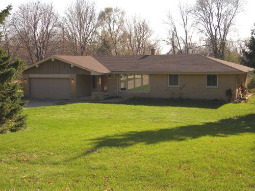 19301 W Norwood Dr., New Berlin, WI 53146