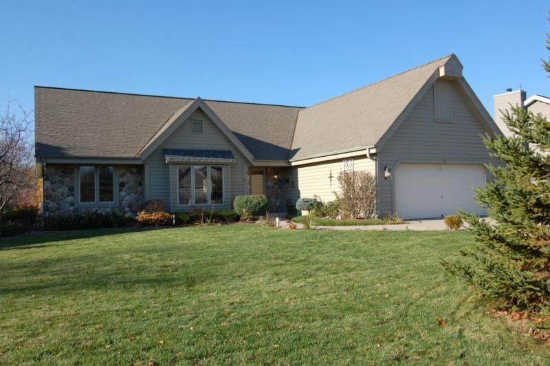 955 S Springdale Rd, Brookfield, WI 53186
