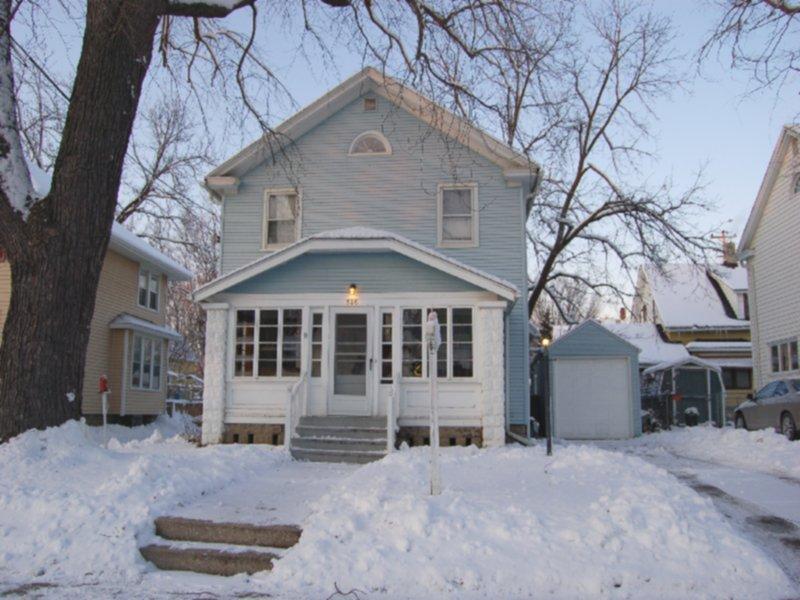 506 W College Ave, Waukesha, WI 53186