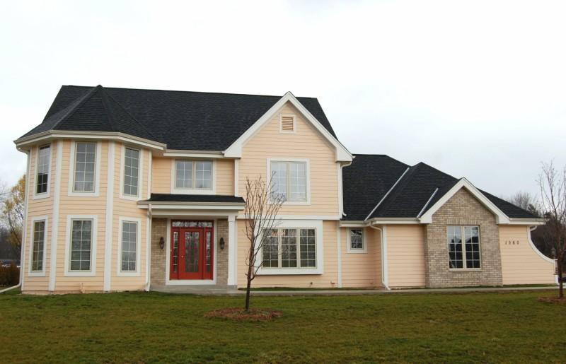 1560 W Hidden River Dr., Mequon, WI 53092