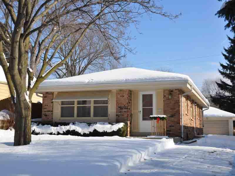 2366 N 116th St., Wauwatosa, WI 53226