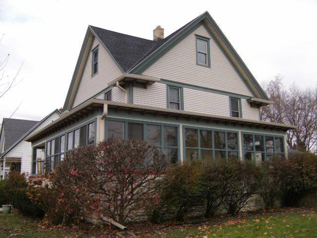 N90W16660 Roosevelt Dr, Menomonee Falls, WI 53051