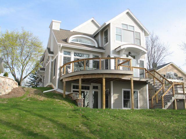 W347N5235 Elm Ave., Oconomowoc, WI 53069