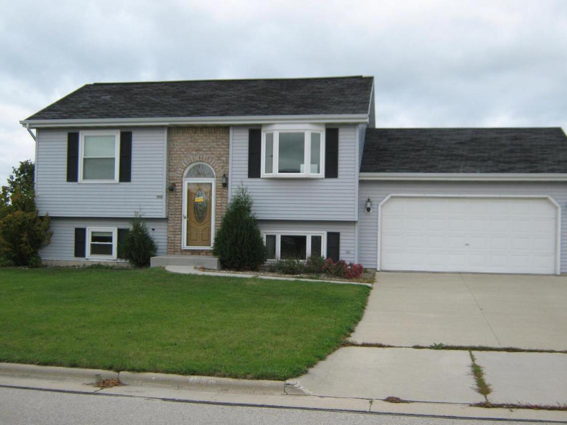 946 Iyla Ave, Belgium, WI 53004