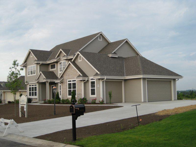 W133N6205 Hummingbird Way, Menomonee Falls, WI 53051